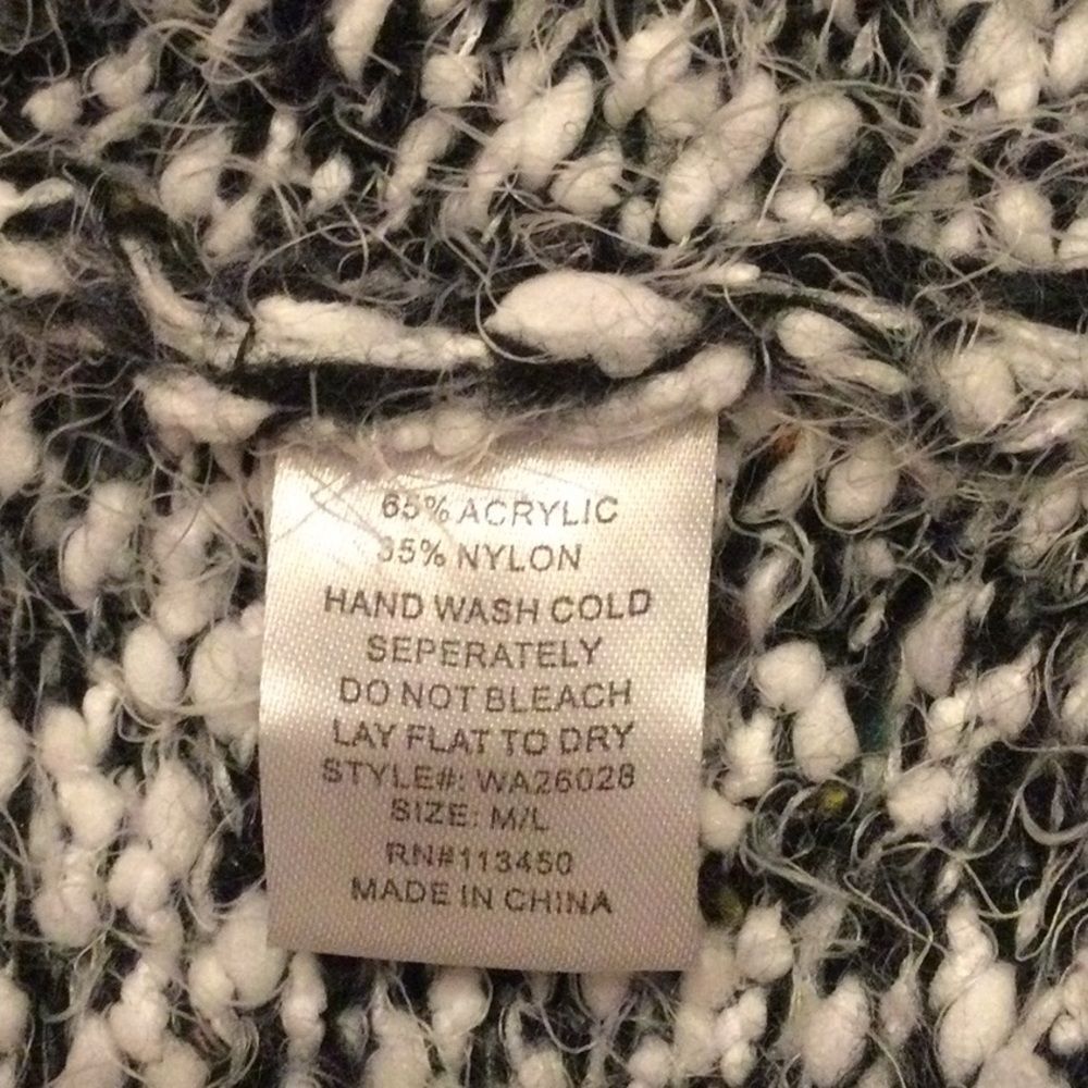 Tobi Fuzzy Blk & Wht Sweater - Picture 4 of 4